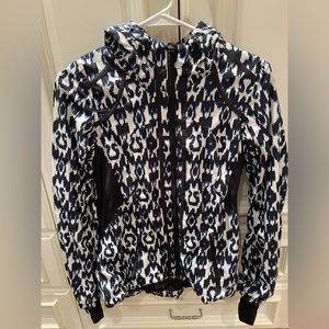 Lululemon rain jacket size 2-4